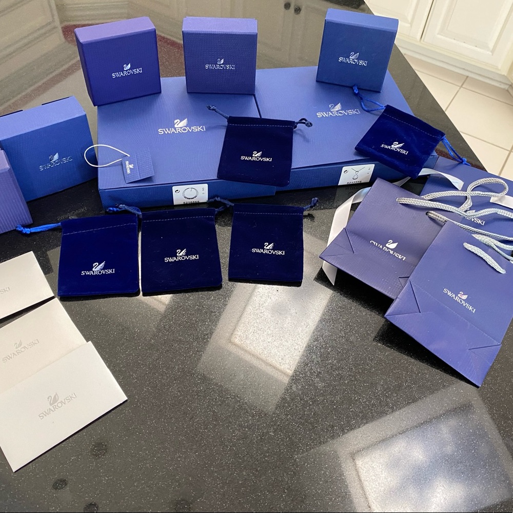 EMPTY Swarovski boxes. 5 large and 5 small, 5 velvet pouches and 3 gift bags.